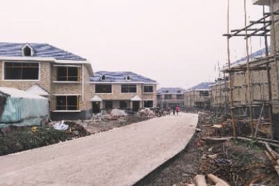 建設(shè)中的江洲墟場(chǎng)安置小區(qū)。